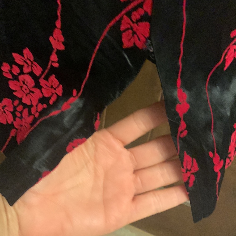 Silky sexy dress with slit on side and spaghetti straps. - Picture 2 of 5